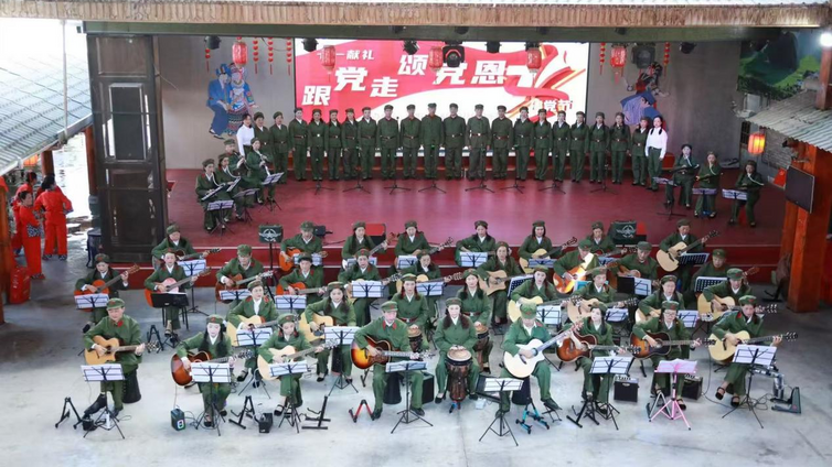 社区音乐班参加向阳社区庆祝2025年“七一”建党节暨主题党日活动