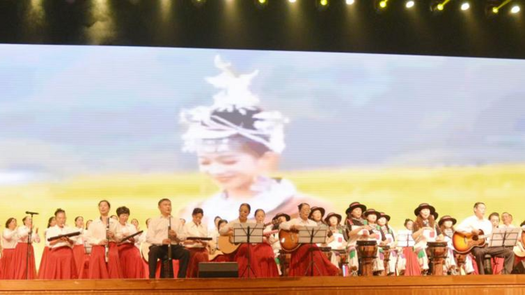 向阳社区音乐班参加2025年黔西南州全民终身学习活动周开幕式演出