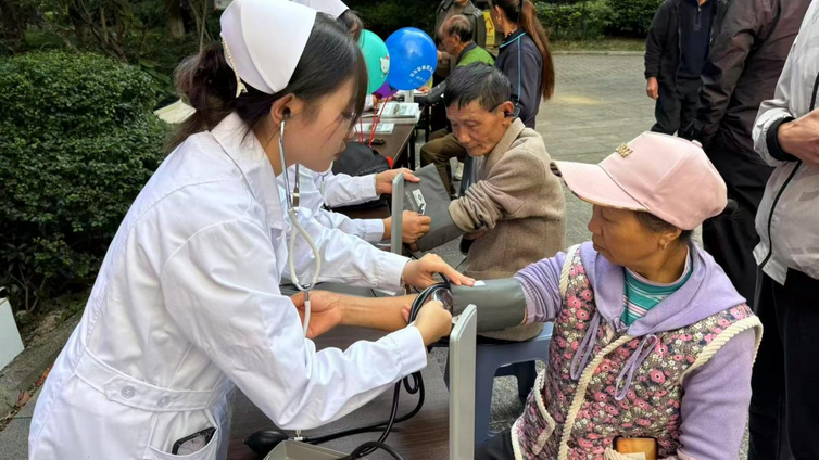 职教技能进社区，重阳敬老暖人心